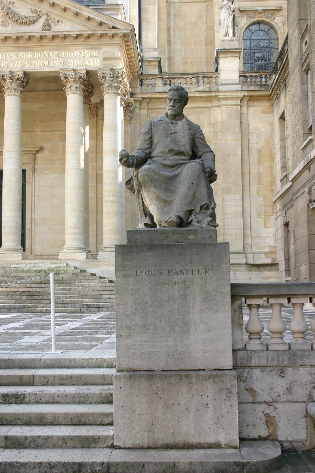 Louis Pasteur's monument, La Sorbonne, Paris (2).JPG